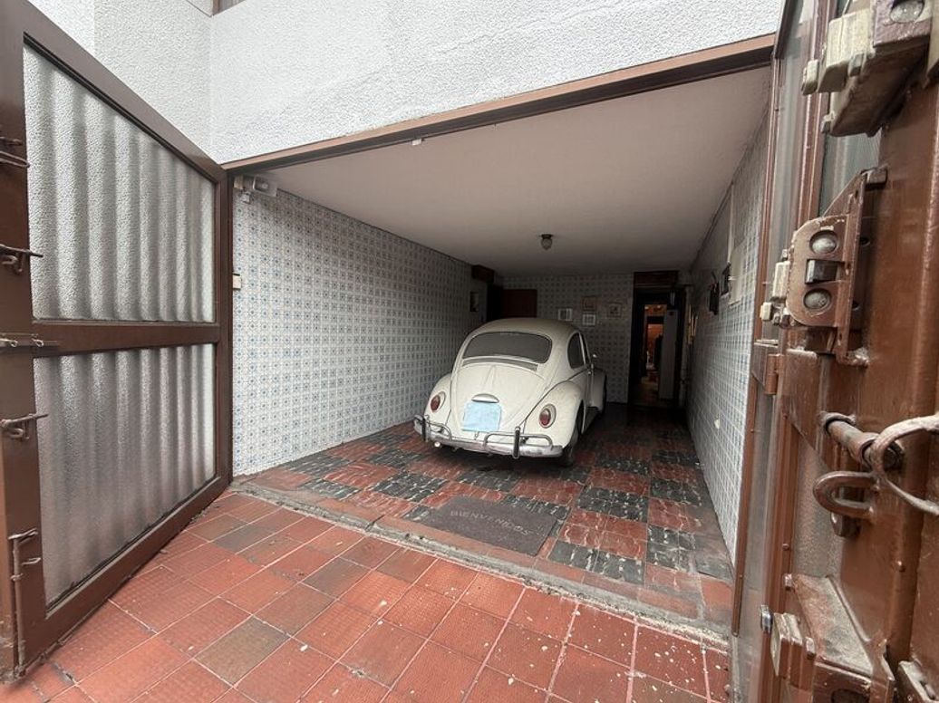 Casa de 4 alcobas en venta en Polo Club, Bogotá, 219 m² · foto 2 de 16