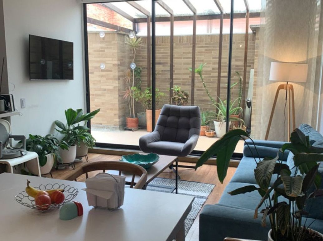 Apartamento de 2 alcobas en venta en Los Cedros, Bogotá, 79 m² · foto 2 de 10