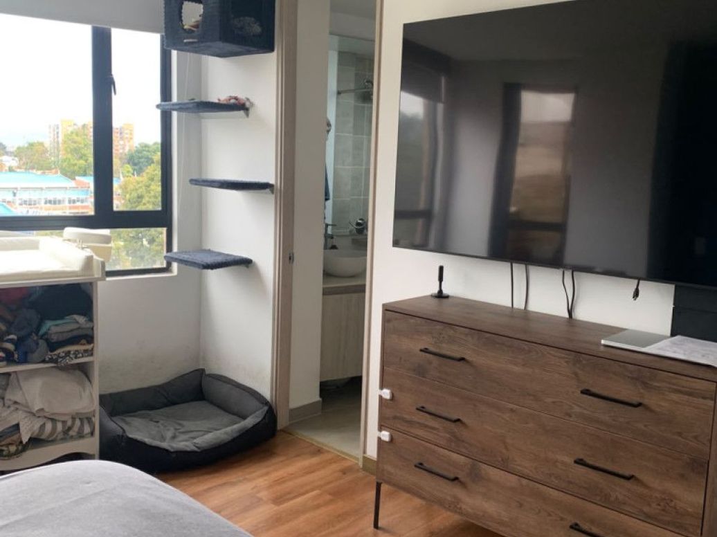 Apartamento de 2 alcobas en venta en Los Cedros, Bogotá, 79 m² · foto 5 de 10