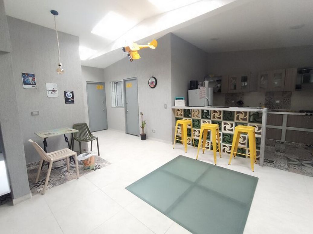 Casa de 10 alcobas en venta en La Estrada, Bogotá, 416 m² · foto 4 de 17