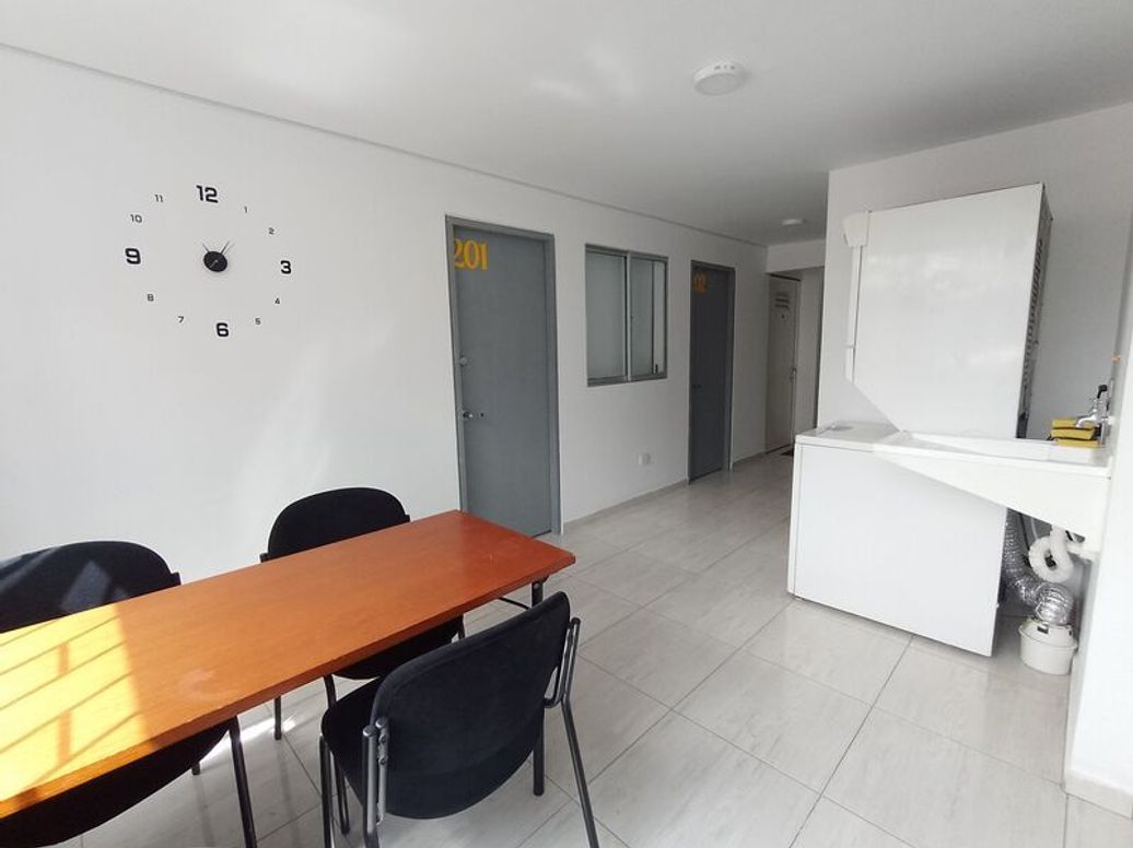 Casa de 10 alcobas en venta en La Estrada, Bogotá, 416 m² · foto 9 de 17