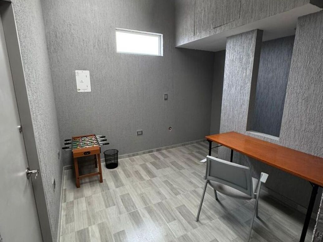 Casa de 10 alcobas en venta en La Estrada, Bogotá, 416 m² · foto 12 de 17