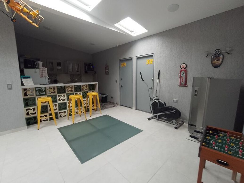 Casa de 10 alcobas en venta en La Estrada, Bogotá, 416 m² · foto 3 de 17