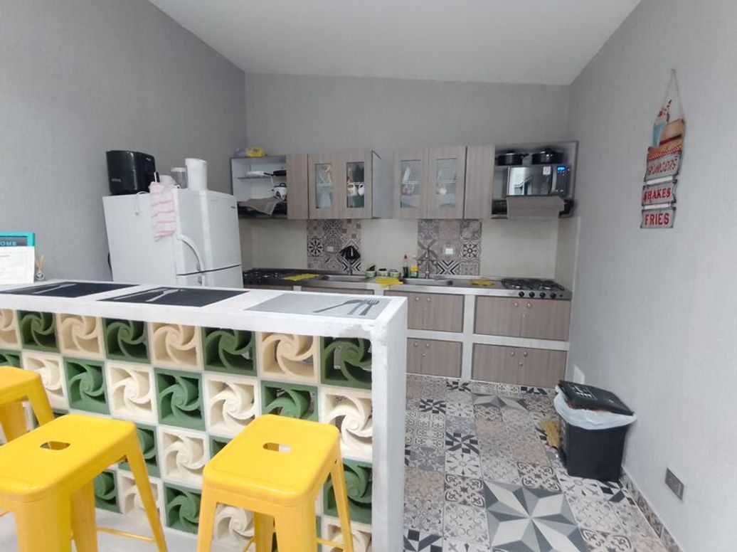 Casa de 10 alcobas en venta en La Estrada, Bogotá, 416 m² · foto 5 de 17