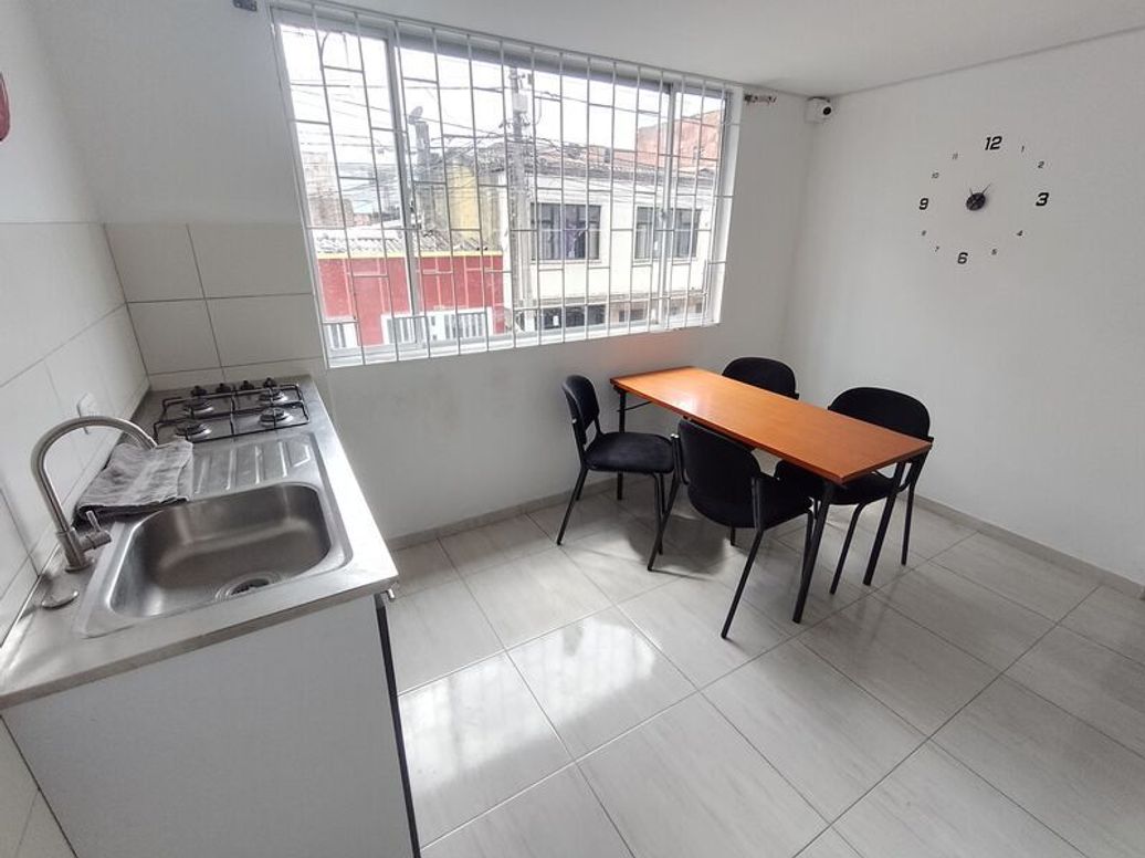 Casa de 10 alcobas en venta en La Estrada, Bogotá, 416 m² · foto 8 de 17