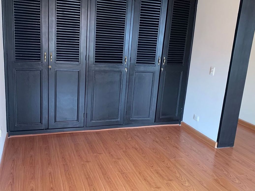 Casa de 6 alcobas en venta en Santa Barbara Central, Bogotá, 242 m² · foto 7 de 13