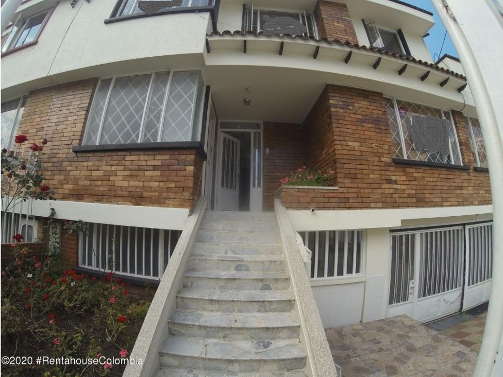 Casa de 3 alcobas en venta en Normandía, Bogotá, 320 m² · foto 2 de 20