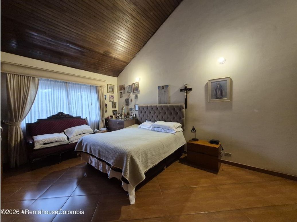 Casa de 5 alcobas en venta en Rincon Del Cedro, Bogotá, 385 m² · foto 18 de 19