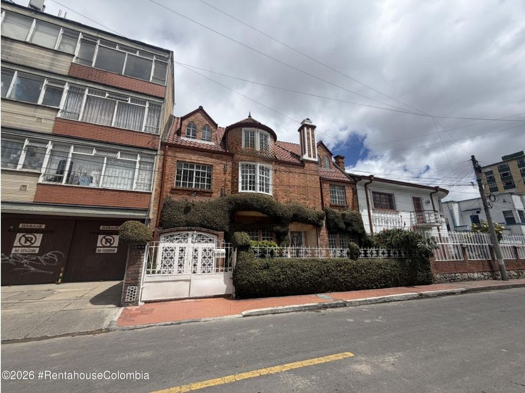 Casa de 7 alcobas en venta en Teusaquillo, Bogotá, 380 m² · foto 2 de 20
