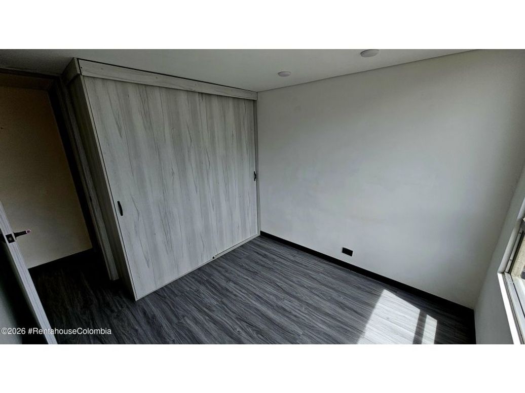 Apartamento de 1 alcoba en venta en La Granja Norte, Bogotá, 35 m² · foto 7 de 9