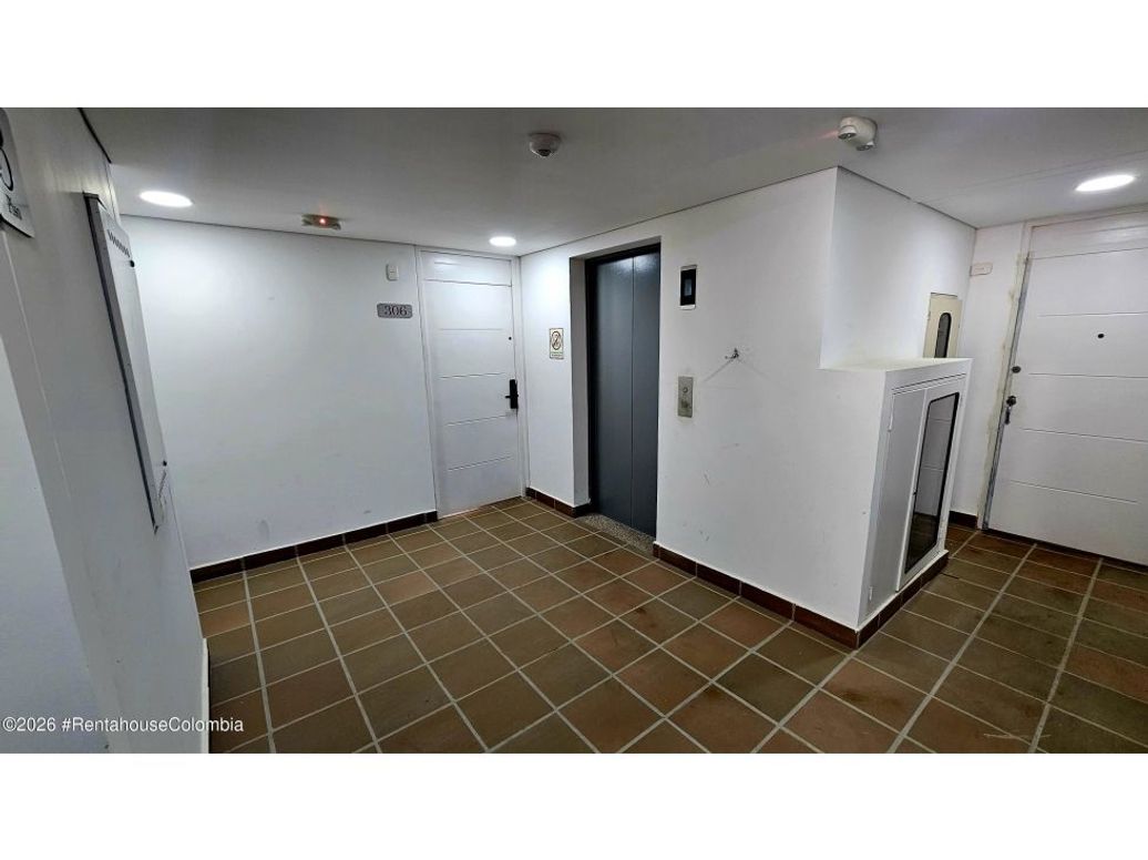 Apartamento de 1 alcoba en venta en La Catedral, Bogotá, 31 m² · foto 3 de 9