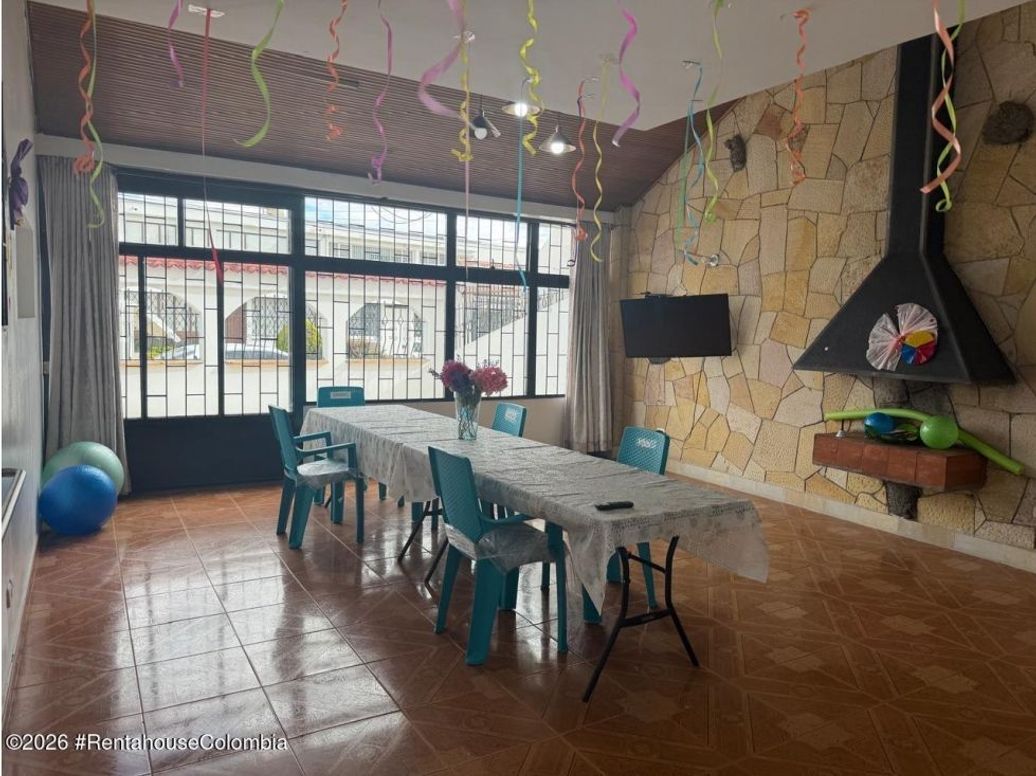 Casa de 5 alcobas en venta en Pontevedra, Bogotá, 262 m² · foto 4 de 20