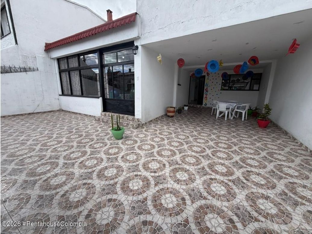 Casa de 5 alcobas en venta en Pontevedra, Bogotá, 262 m² · foto 3 de 20