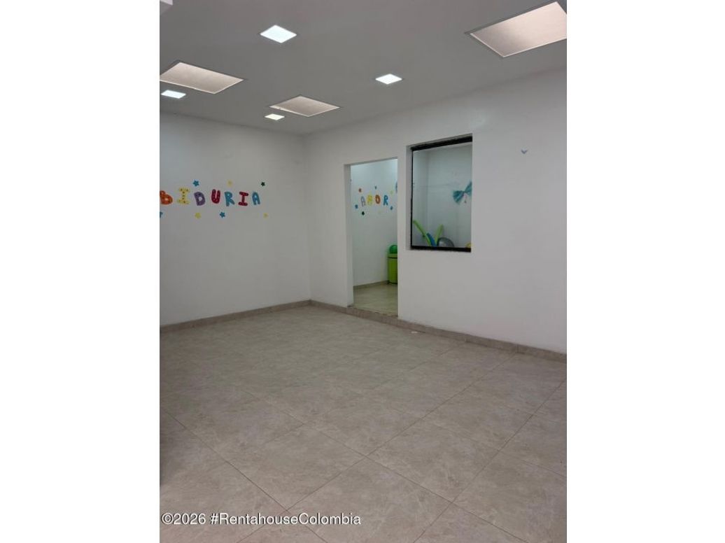 Casa de 5 alcobas en venta en Pontevedra, Bogotá, 262 m² · foto 11 de 20