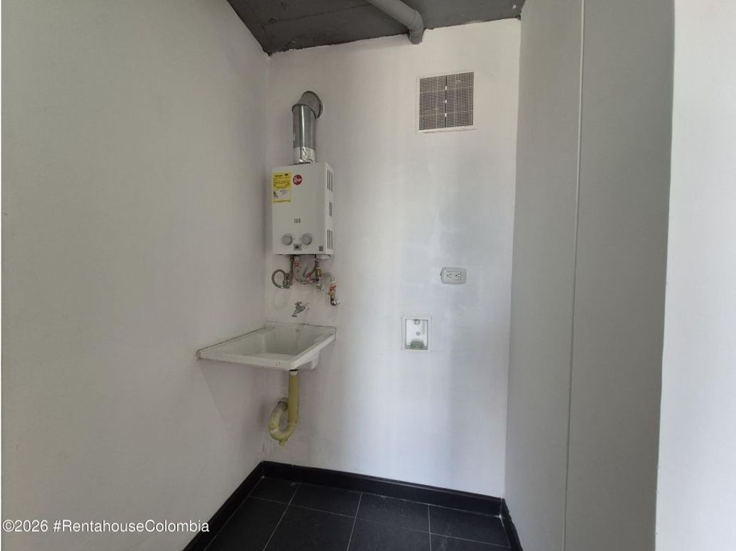 Apartamento de 1 alcoba en venta en Parque Popular Salitre, Bogotá, 31 m² · foto 8 de 14
