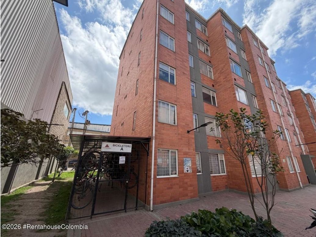 Apartamento de 2 alcobas en venta en Centro Fontibon, Bogotá, 280 m² · foto 2 de 18