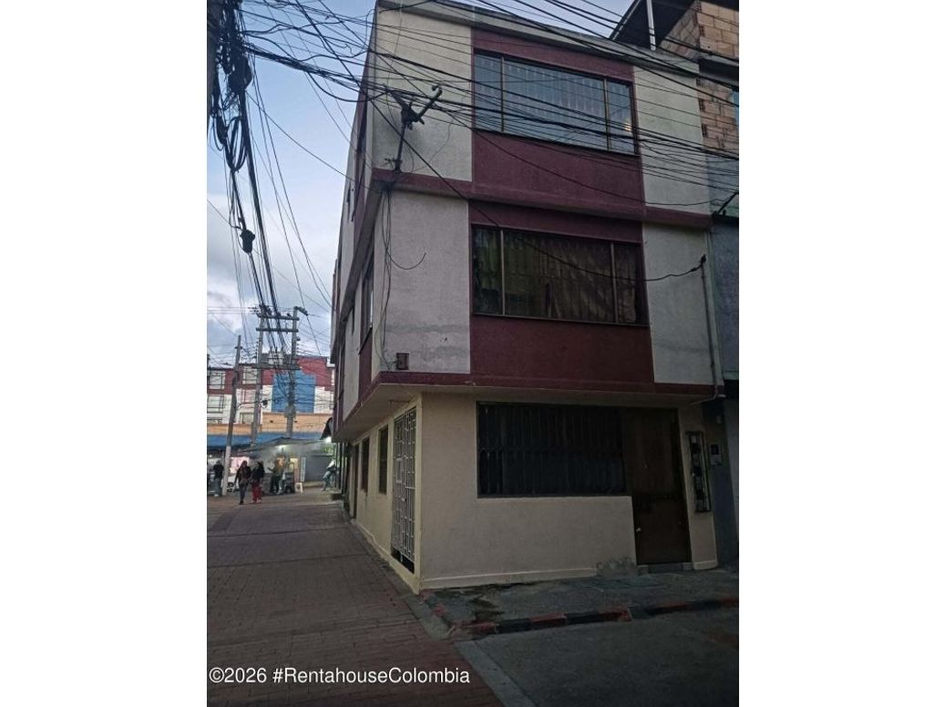 Casa de 4 alcobas en venta en San Luis, Bogotá · foto 2 de 12