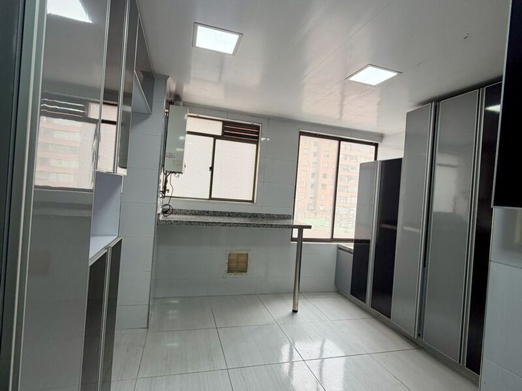 Apartamento de 3 alcobas en venta en Ub. Cordoba Niza, Bogotá, 154 m² · foto 6 de 20