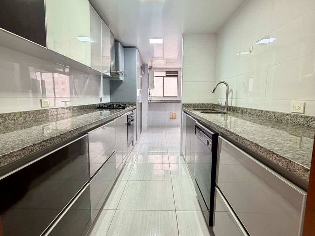 Apartamento de 3 alcobas en venta en Ub. Cordoba Niza, Bogotá, 154 m² · foto 3 de 20