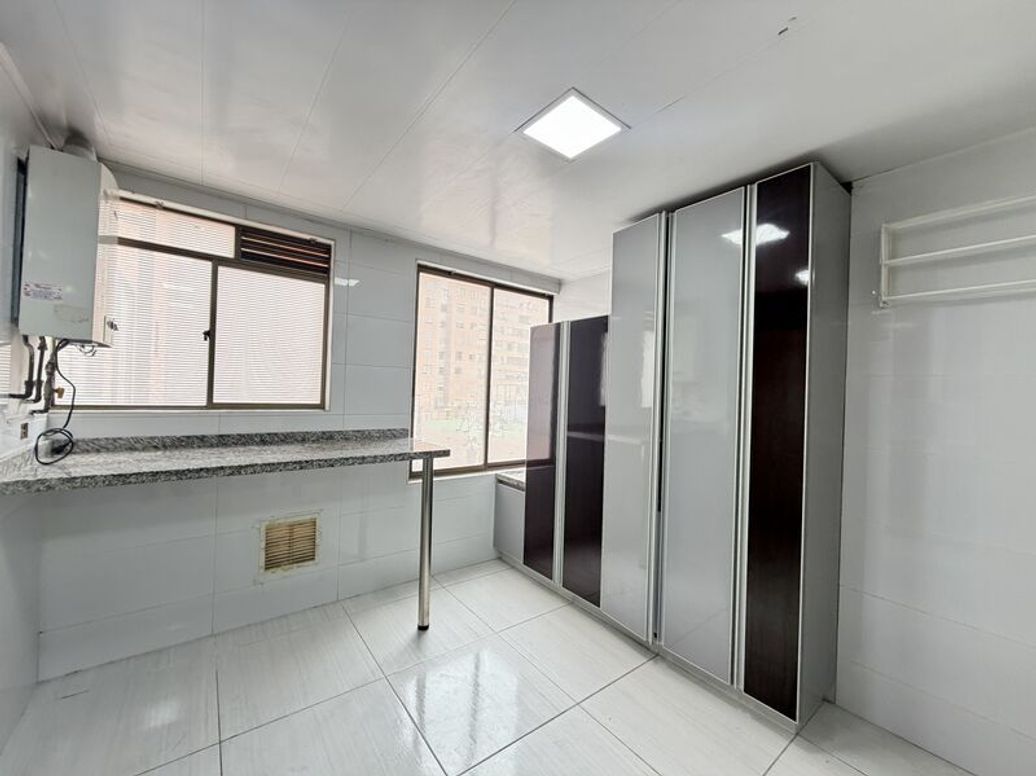 Apartamento de 3 alcobas en venta en Ub. Cordoba Niza, Bogotá, 154 m² · foto 4 de 20