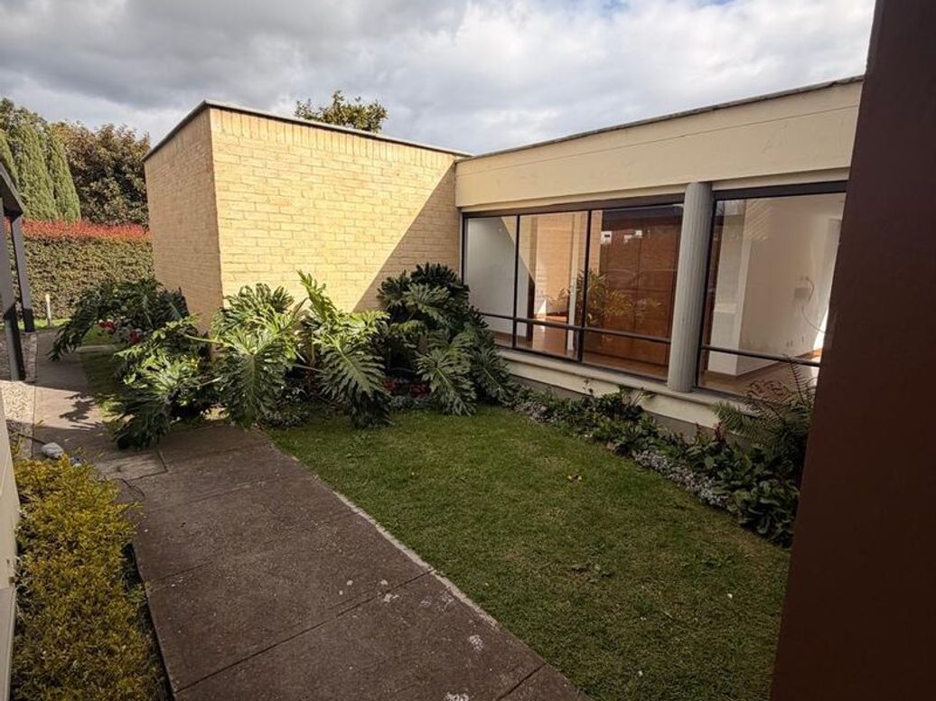 Casa de 4 alcobas en venta en Casa Blanca, Bogotá, 500 m² · foto 2 de 20