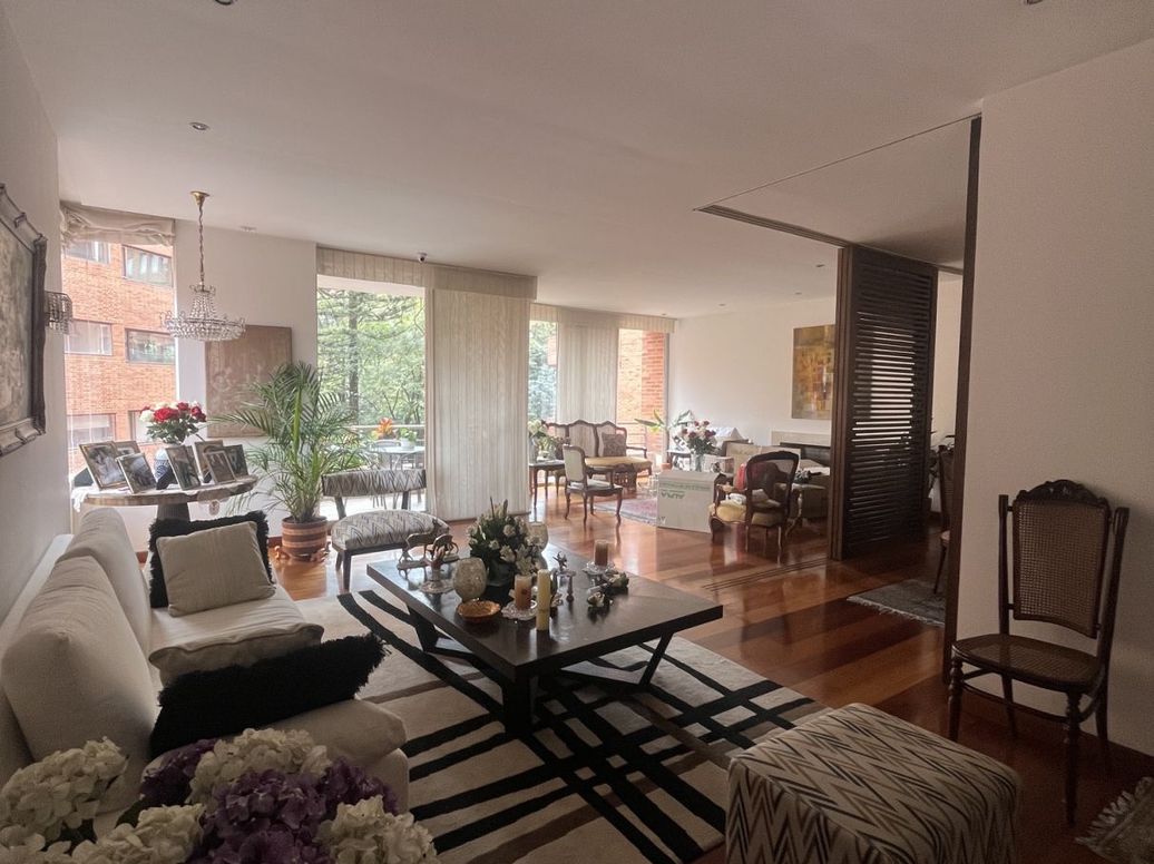 Apartamento de 3 alcobas en venta en La Cabrera, Bogotá, 227 m² · foto 12 de 20
