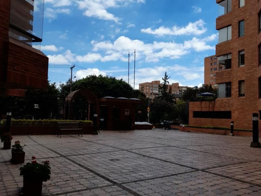 Apartamento de 3 alcobas en venta en San José Del Prado, Bogotá, 156 m² · foto 2 de 20