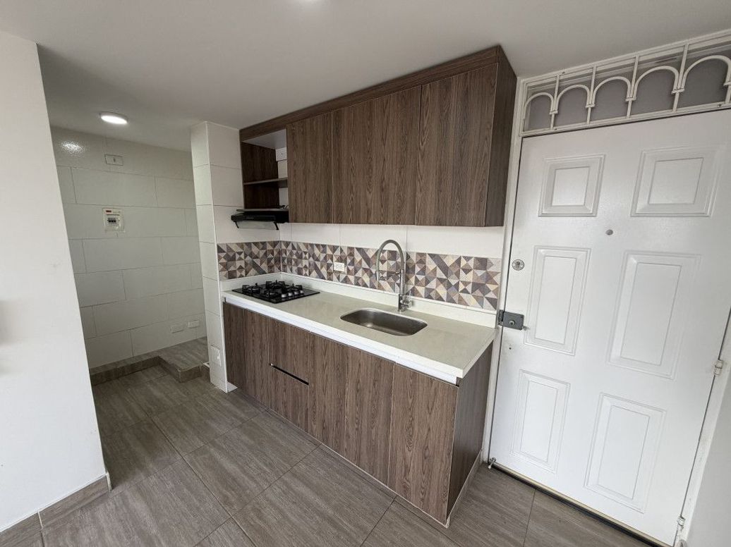 Apartamento de 2 alcobas en venta en Marco Fidel Suarez No. 1, Bogotá, 47 m² · foto 2 de 20