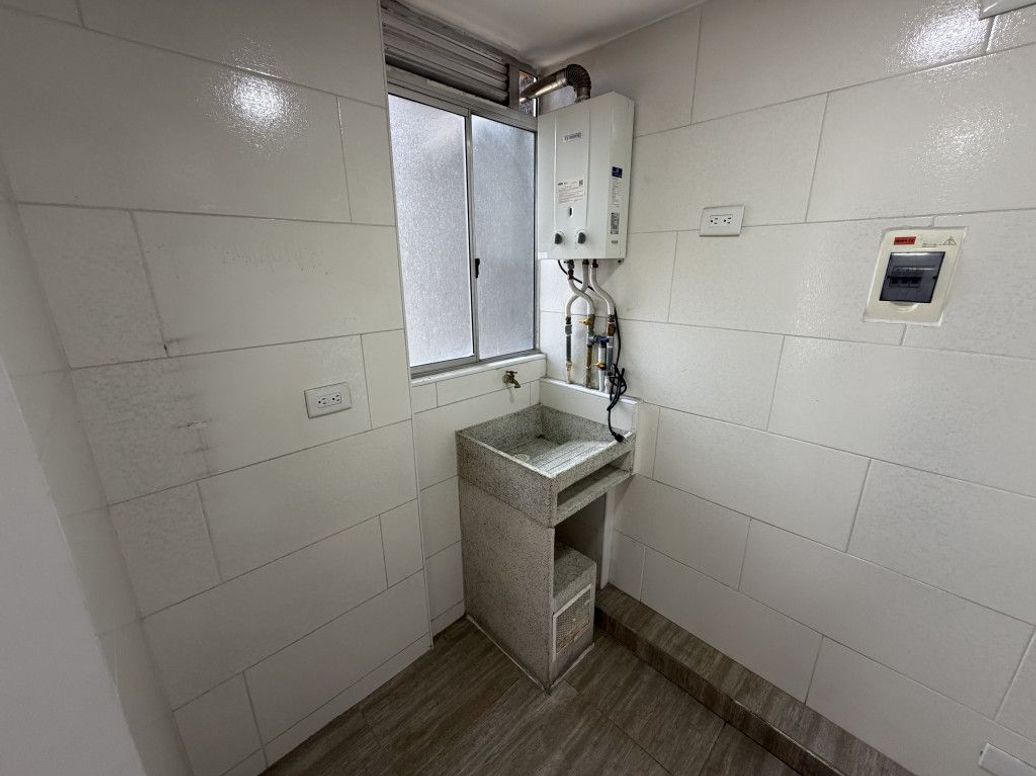 Apartamento de 2 alcobas en venta en Marco Fidel Suarez No. 1, Bogotá, 47 m² · foto 4 de 20