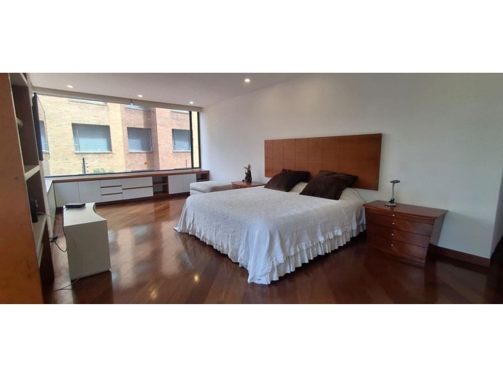 Apartamento de 3 alcobas en venta en La Cabrera, Bogotá, 260 m² · foto 3 de 6