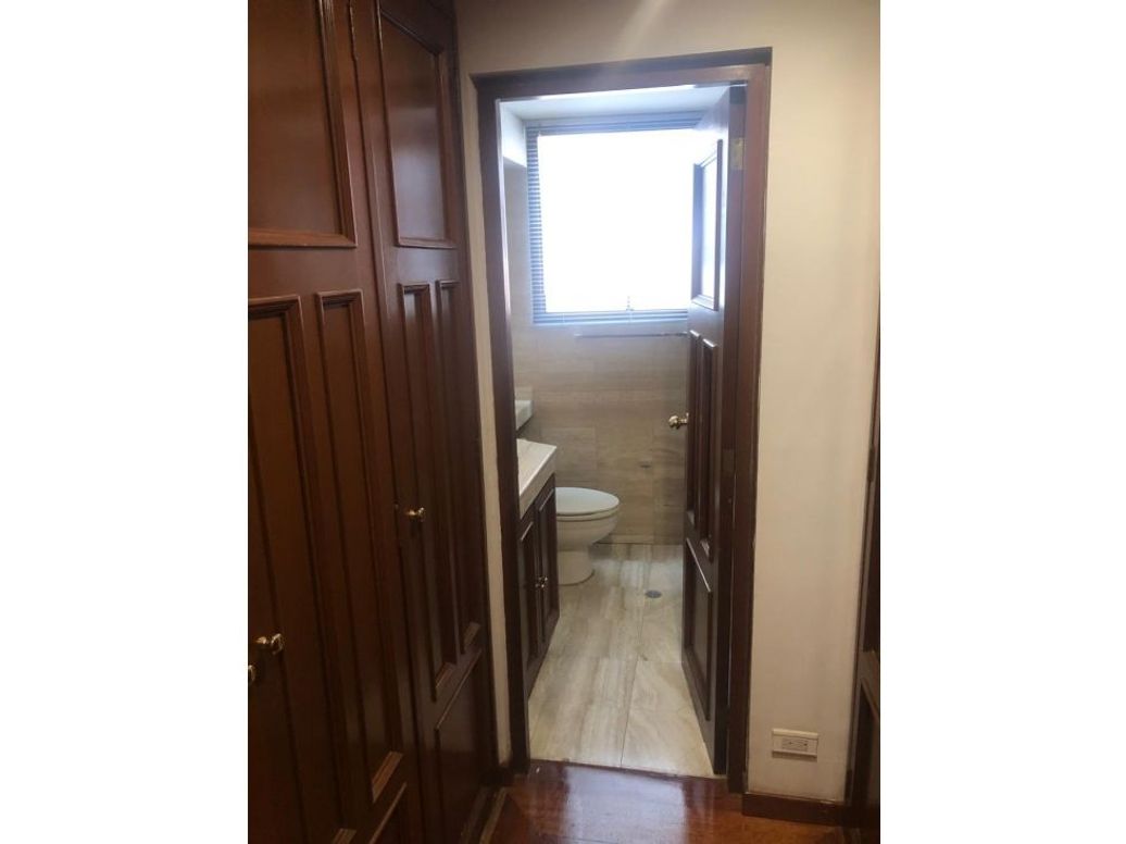 Apartamento de 3 alcobas en venta en El Nogal, Bogotá, 189 m² · foto 9 de 14