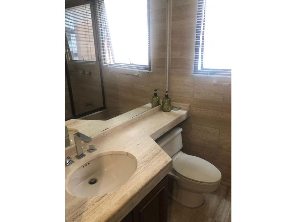 Apartamento de 3 alcobas en venta en El Nogal, Bogotá, 189 m² · foto 11 de 14