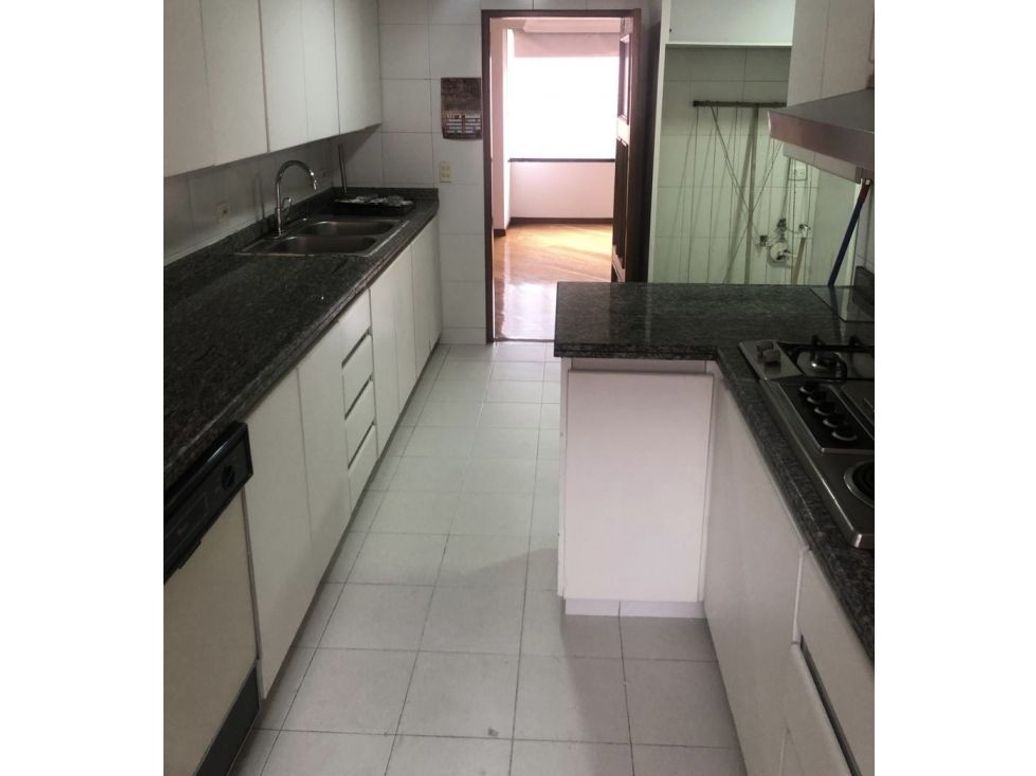 Apartamento de 3 alcobas en venta en El Nogal, Bogotá, 189 m² · foto 6 de 14