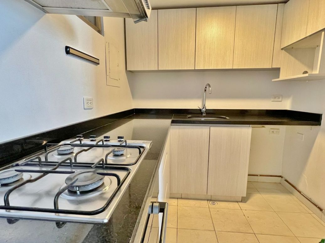 Apartamento de 1 alcoba en venta en El Refugio, Bogotá, 50 m² · foto 5 de 13