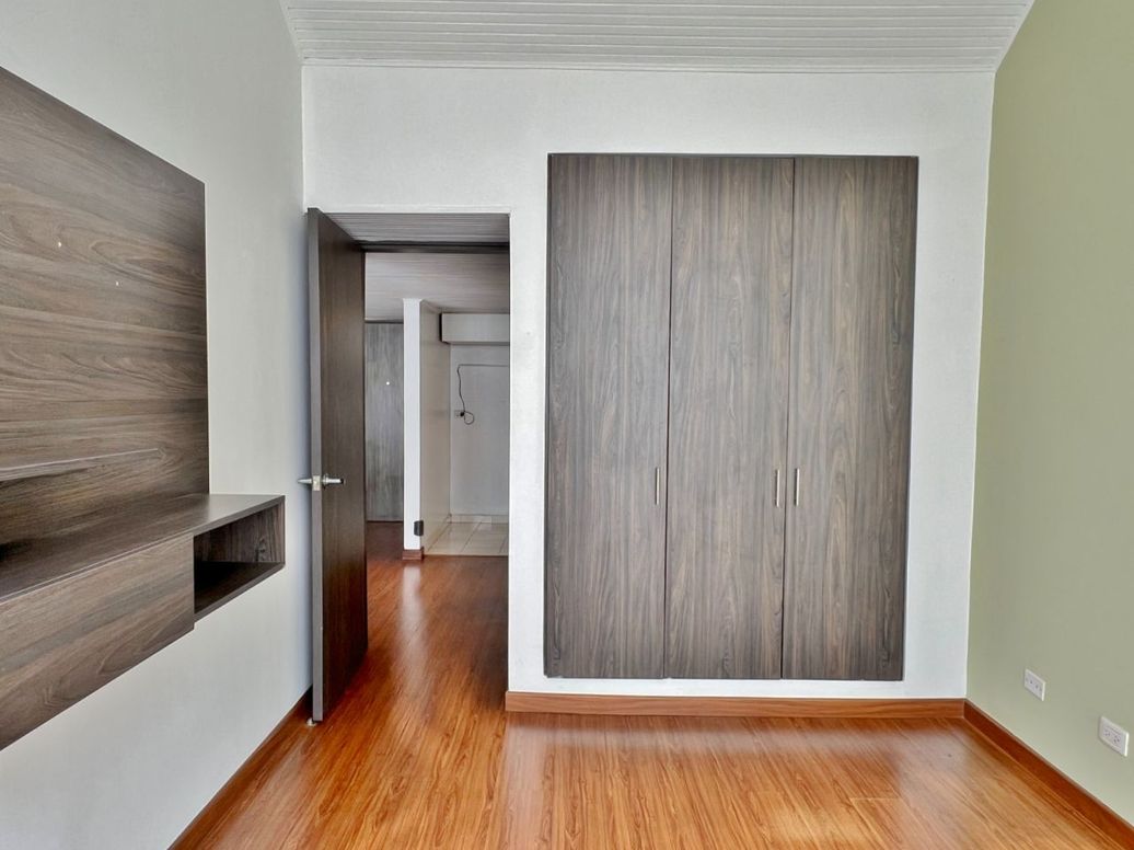 Apartamento de 1 alcoba en venta en El Refugio, Bogotá, 50 m² · foto 8 de 13