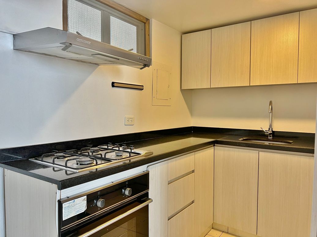 Apartamento de 1 alcoba en venta en El Refugio, Bogotá, 50 m² · foto 2 de 13