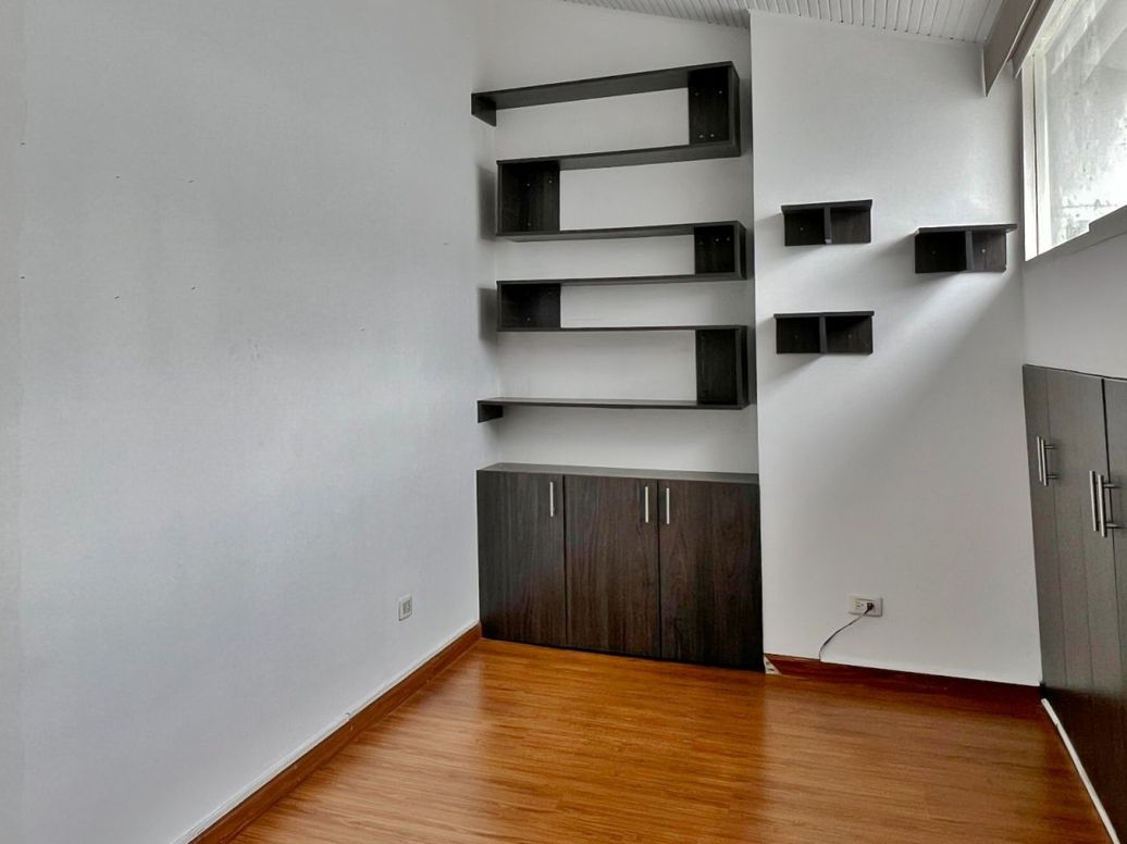 Apartamento de 1 alcoba en venta en El Refugio, Bogotá, 50 m² · foto 12 de 13