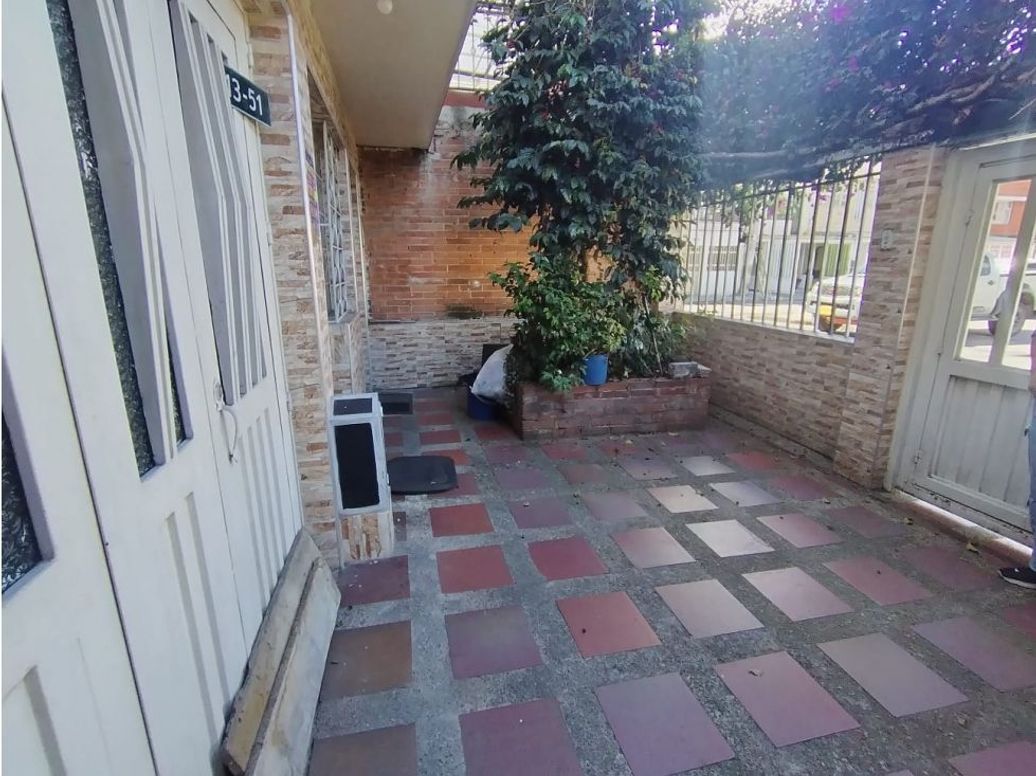 Casa de 6 alcobas en venta en Gustavo Restrepo, Bogotá, 320 m² · foto 2 de 19