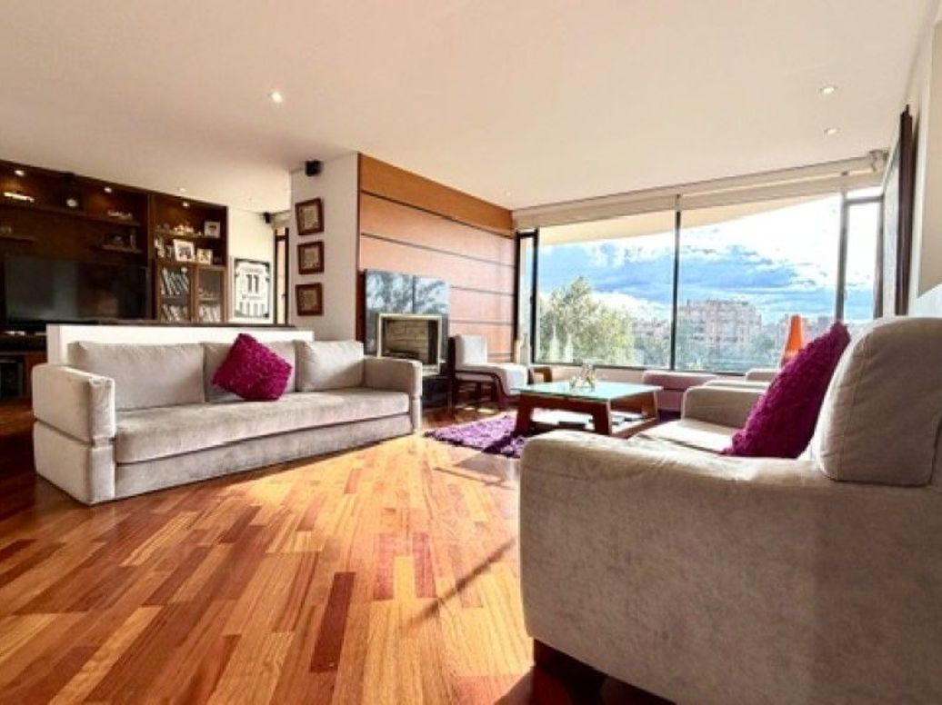 Apartamento de 3 alcobas en venta en La Carolina, Bogotá, 214 m² · foto 2 de 20