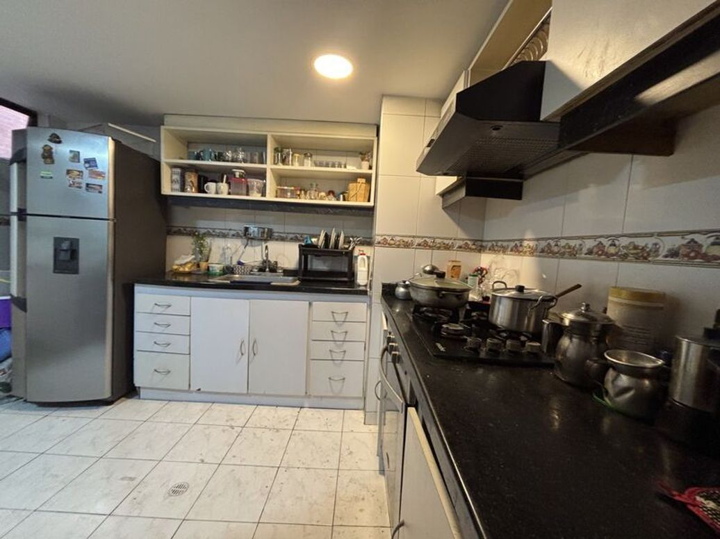 Apartamento de 3 alcobas en venta en Los Cedritos, Bogotá, 86 m² · foto 4 de 9