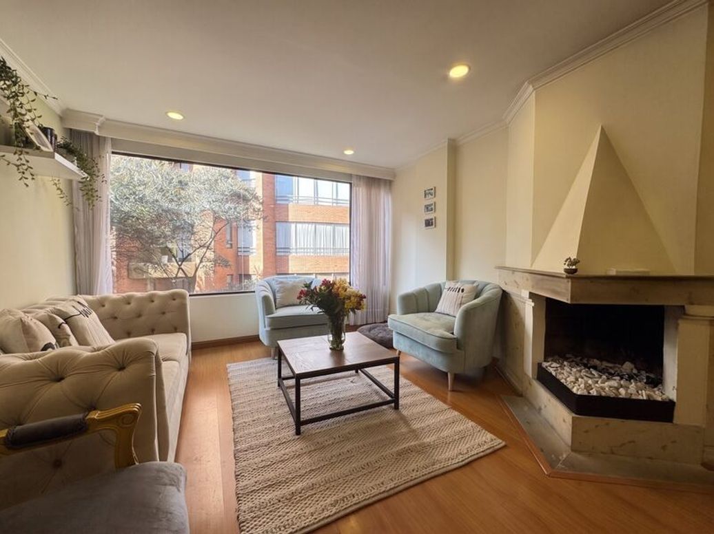 Apartamento de 2 alcobas en venta en Chico, Bogotá, 115 m² · foto 2 de 16