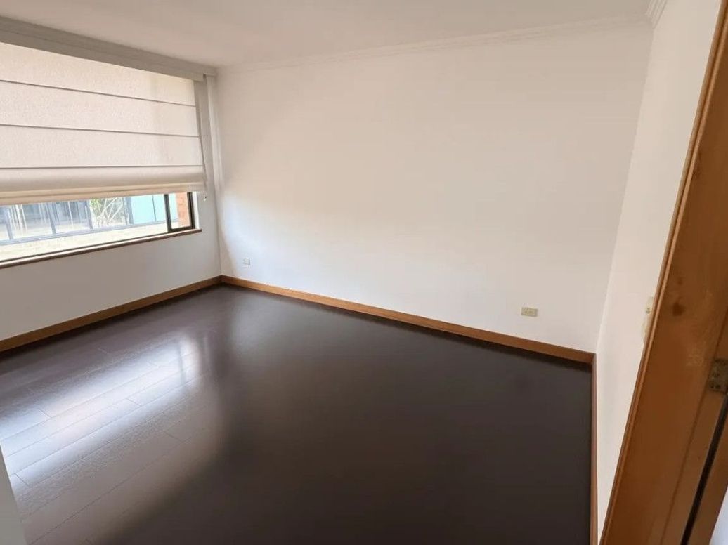 Apartamento de 3 alcobas en venta en Santa Barbara Occidental, Bogotá, 139 m² · foto 5 de 19