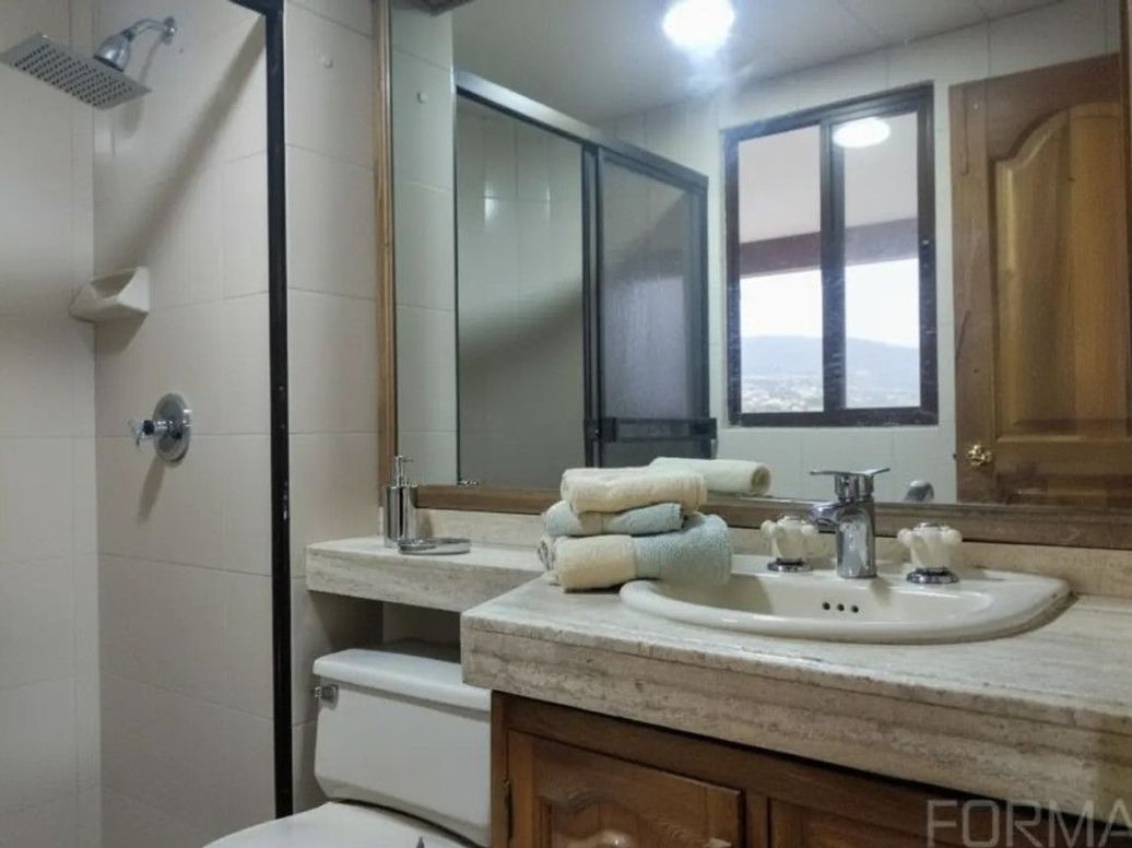 Apartamento de 3 alcobas en venta en Santa Barbara Occidental, Bogotá, 139 m² · foto 9 de 19