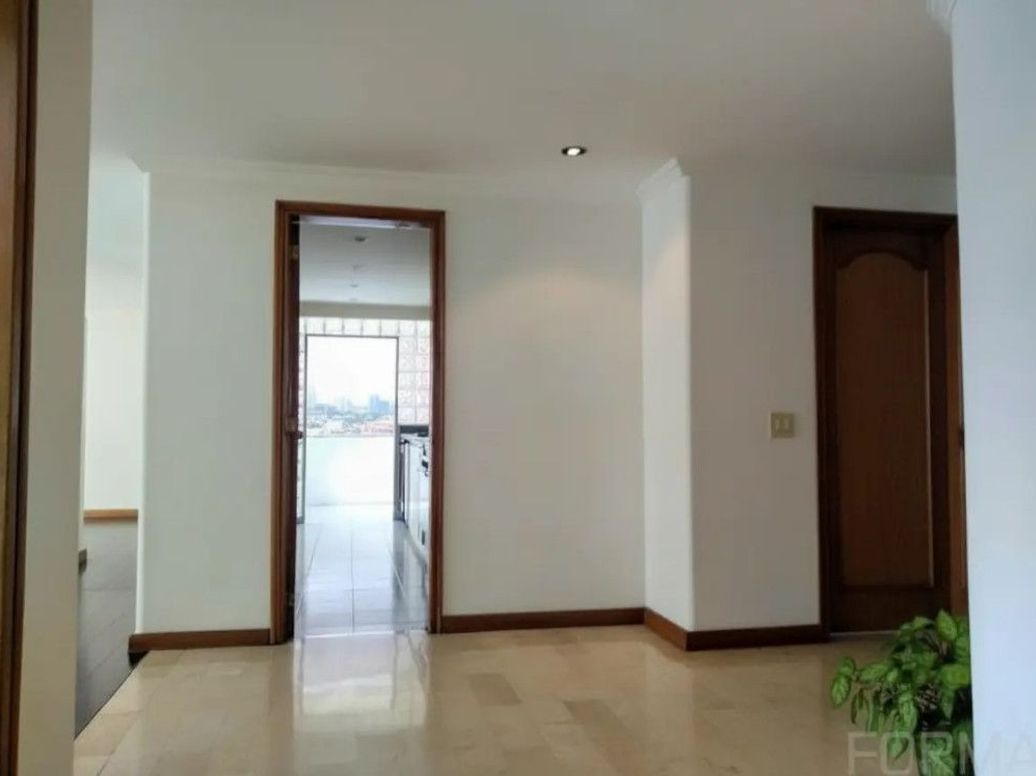 Apartamento de 3 alcobas en venta en Santa Barbara Occidental, Bogotá, 139 m² · foto 13 de 19