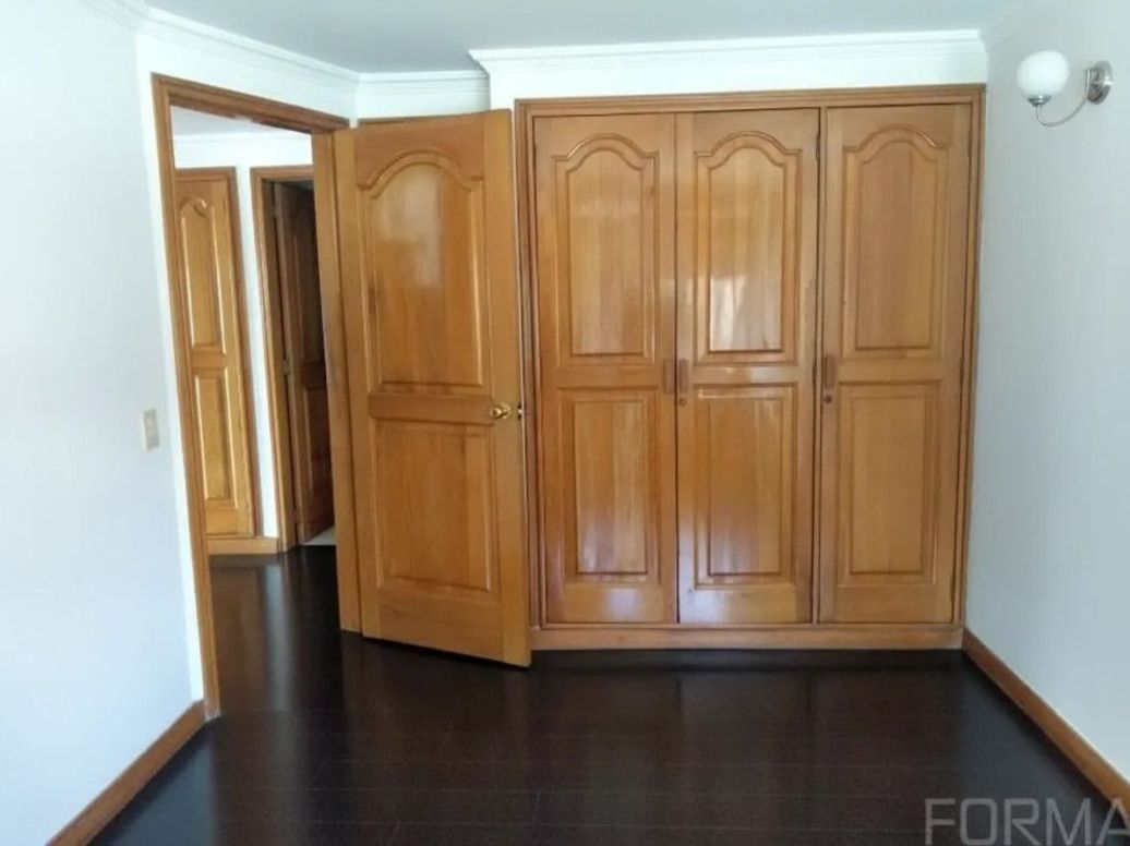Apartamento de 3 alcobas en venta en Santa Barbara Occidental, Bogotá, 139 m² · foto 16 de 19