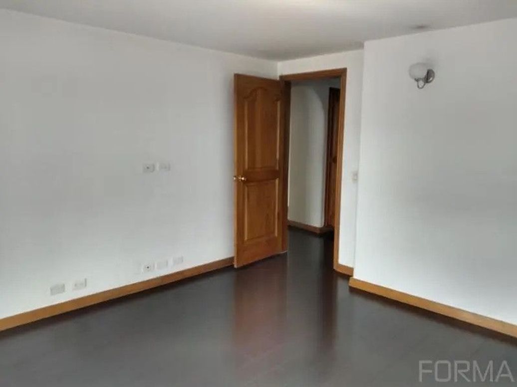 Apartamento de 3 alcobas en venta en Santa Barbara Occidental, Bogotá, 139 m² · foto 17 de 19