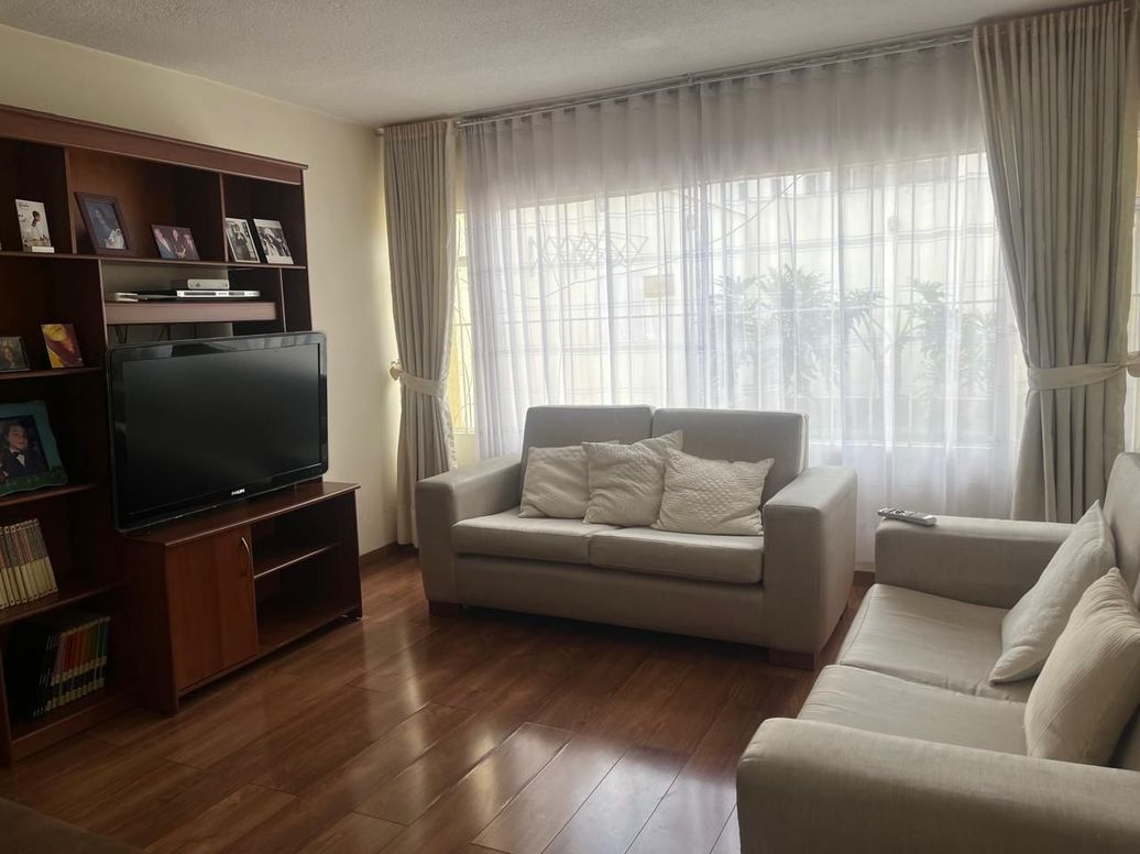 Casa de 4 alcobas en venta en Modelia Occidental, Bogotá, 300 m² · foto 3 de 17