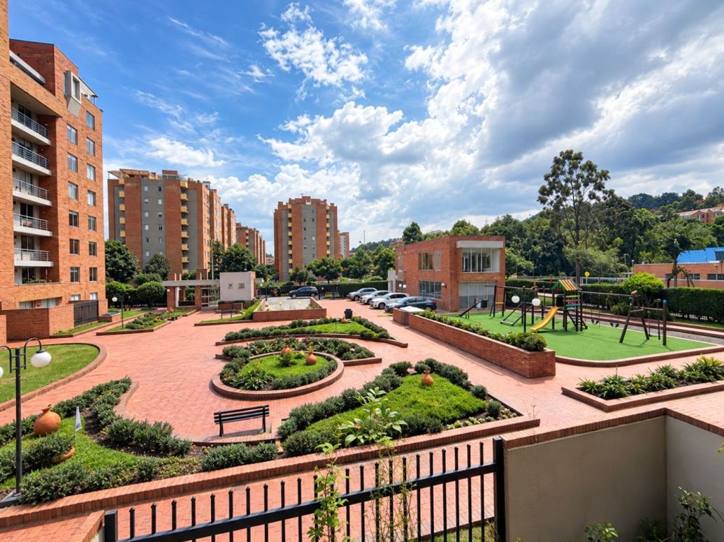 Apartamento de 3 alcobas en venta en Portales Del Norte, Bogotá, 92 m² · foto 2 de 15