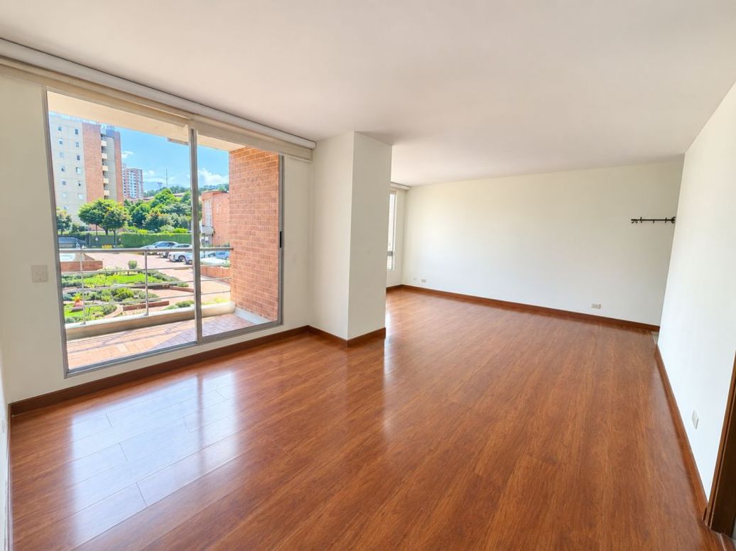 Apartamento de 3 alcobas en venta en Portales Del Norte, Bogotá, 92 m² · foto 3 de 15