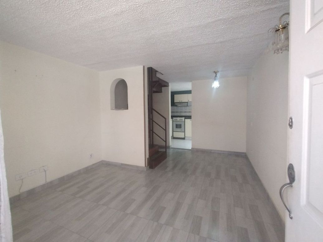 Casa de 3 alcobas en venta en Cr Portales De Villa Luz Et. Ii, Bogotá, 68 m² · foto 2 de 20
